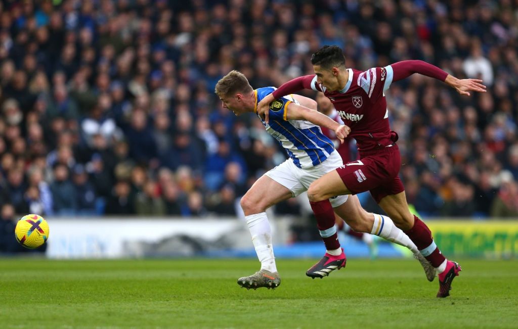 Evan Ferguson battles to win the ball