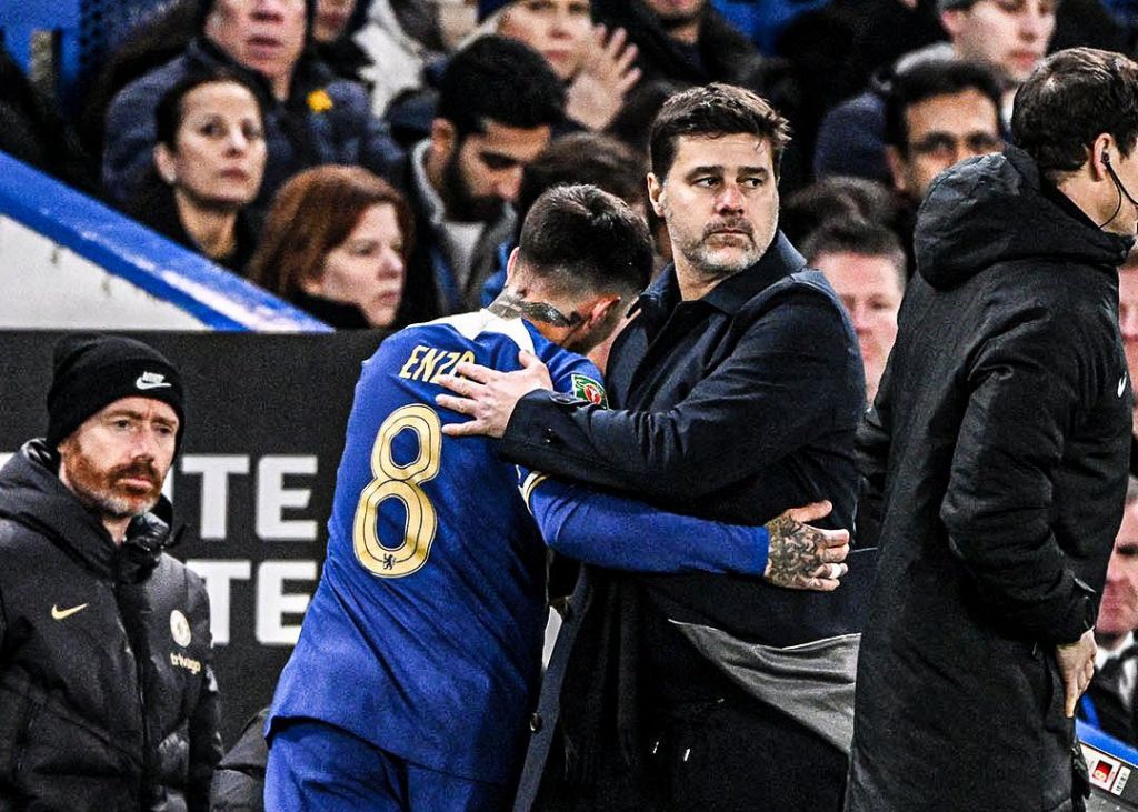 Enzo Fernandez hugs Mauricio Pochettino