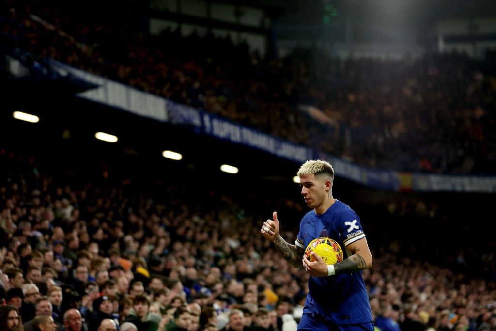 Enzo Fernandez in front of the Stamford Bridge crowd.