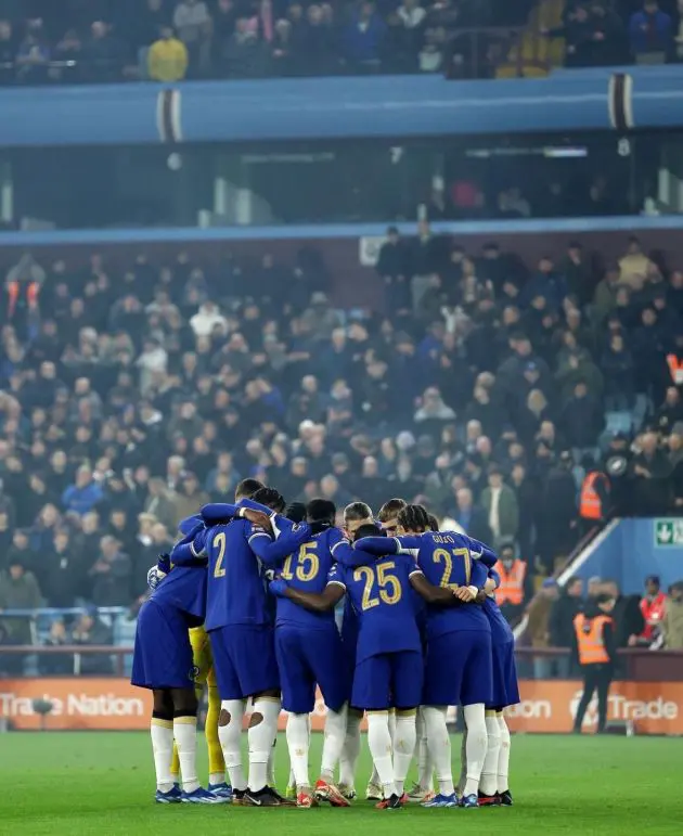 Chelsea huddle together in pre-match preparations