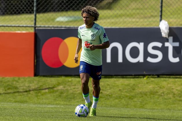 Pedro Lima dribbles to ball in training