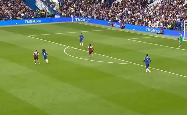 Chelsea move it around at the back against West Ham.