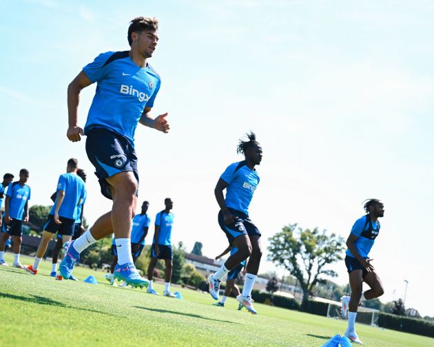 Chelsea players train in a hot session of preseason.