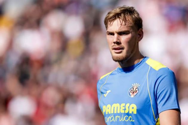 Filip Jorgensen playing for Villareal.