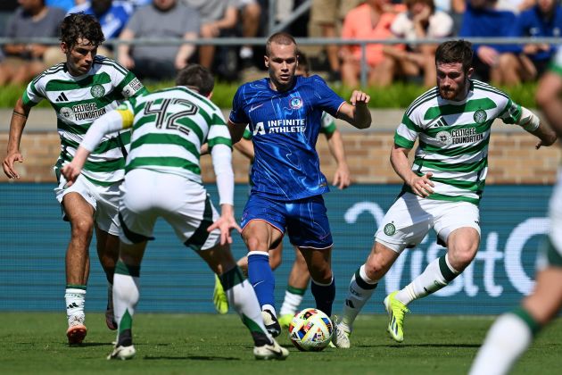 Mykhailo Mudryk runs down another blind alley against Celtic.