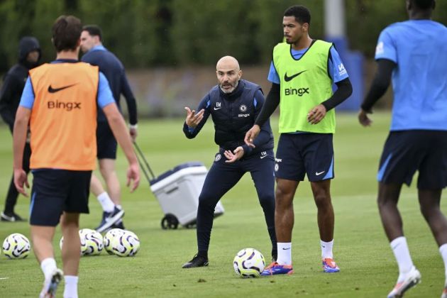 Enzo Maresca in training with Levi Colwill.