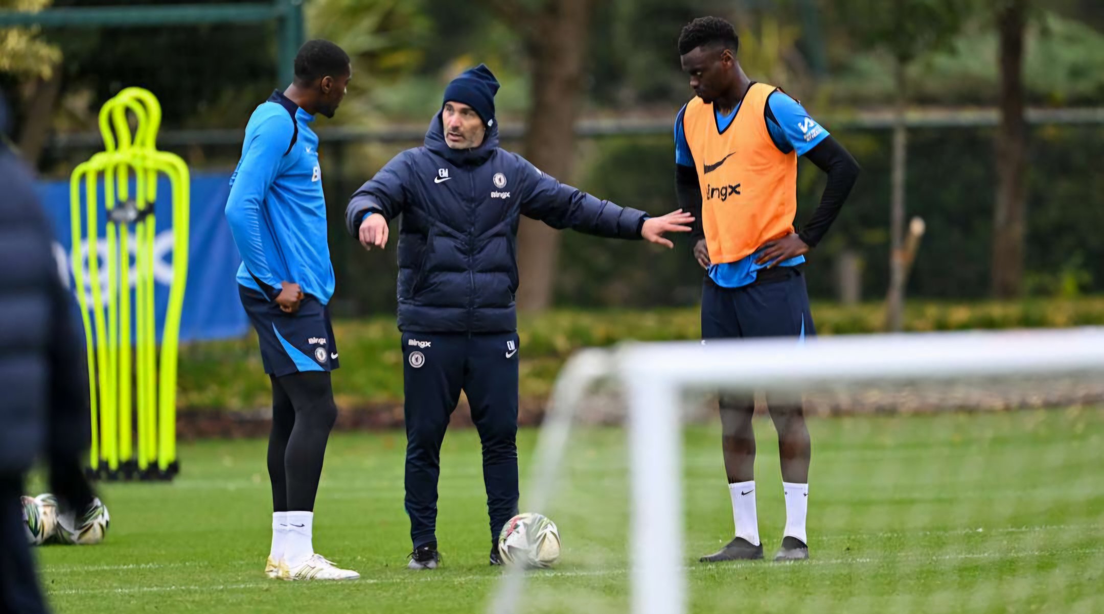 Tosin Adarabioyo, Benoit Badiashile, and Enzo Maresca in training