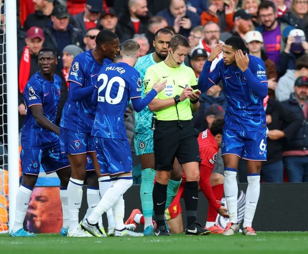 Levi Colwill and Chelsea defenders in disbelief at penalty decision. (Photo by Carl Recine/Getty Images)