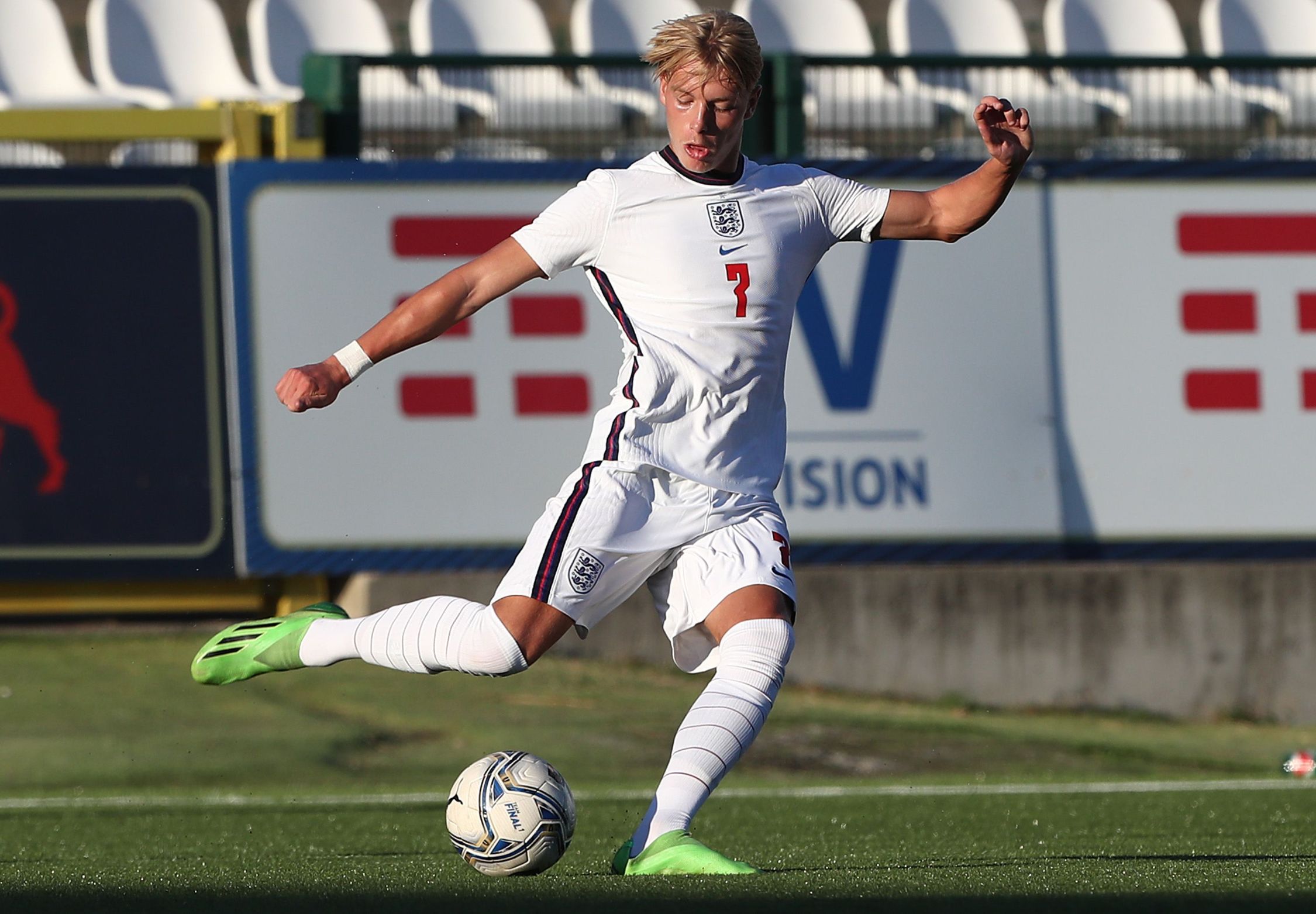 Frankie Runham playing for England U16s (Photo by Marco Luzzani/Getty Images)