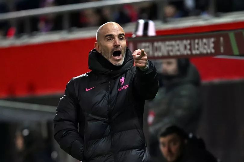 Enzo Maresca remonstrates with a ref during a Conference League game.  (Image: Darren Walsh/Chelsea FC)