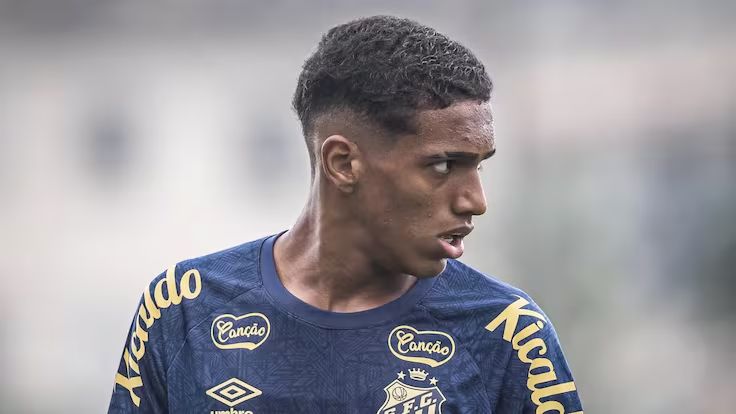 João Victor de Souza in a photo from Santos FC.