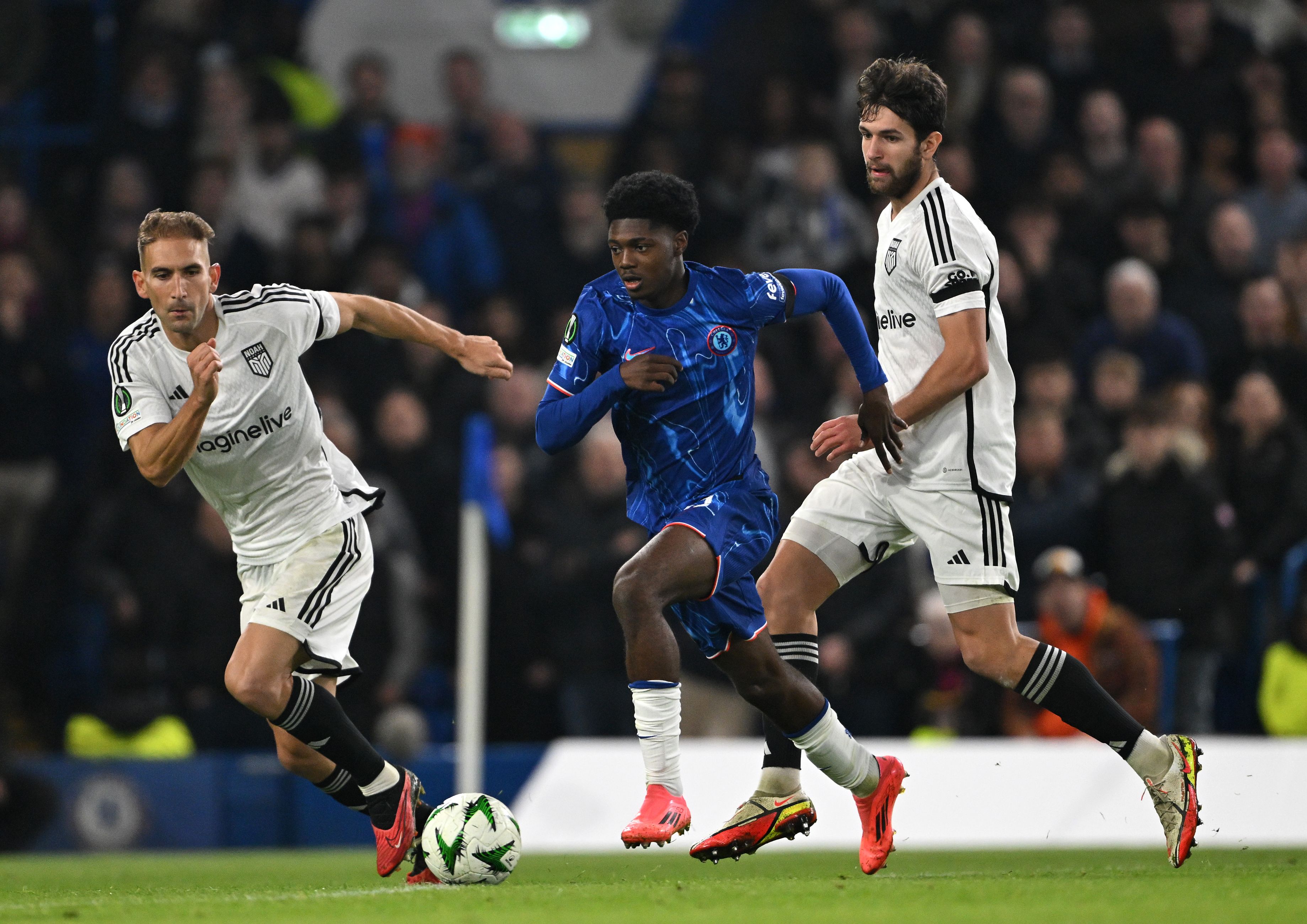 Sam Rak-Sakyi dances through midfield. (Photo by Mike Hewitt/Getty Images)