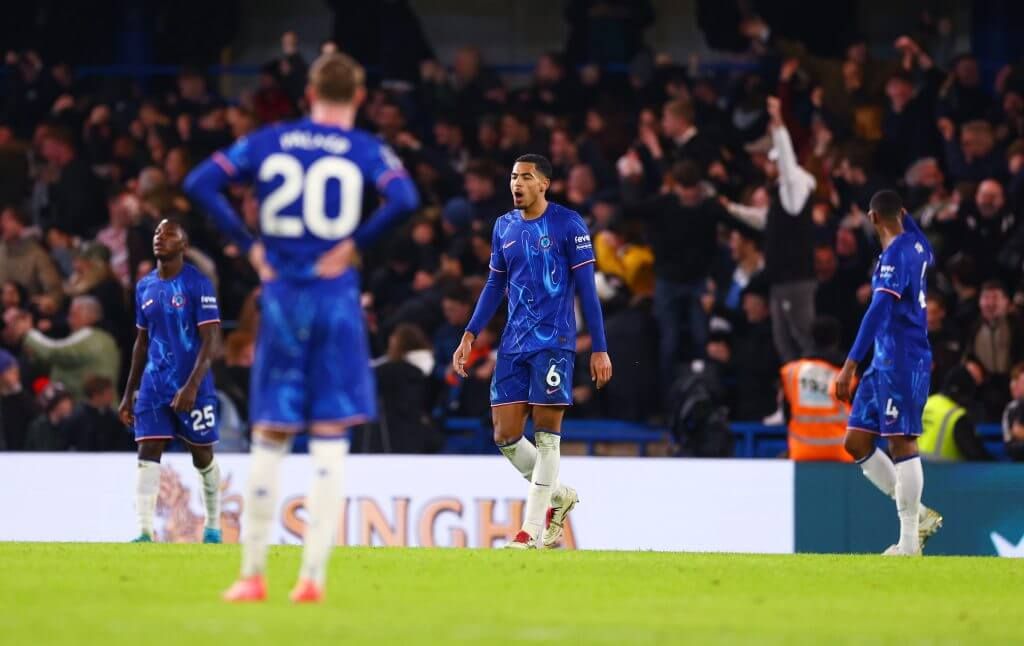 Chelsea players react to conceding late winner to Fulham. (Photo by: Clive Rose/Getty Images)