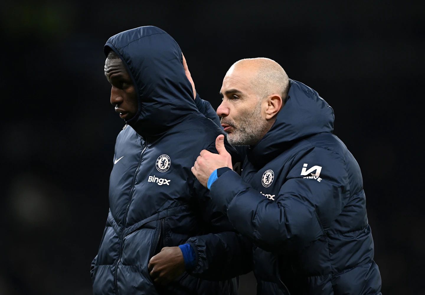 Nicolas Jackson and Enzo Maresca on the pitch. (Image: Darren Walsh/Chelsea FC)