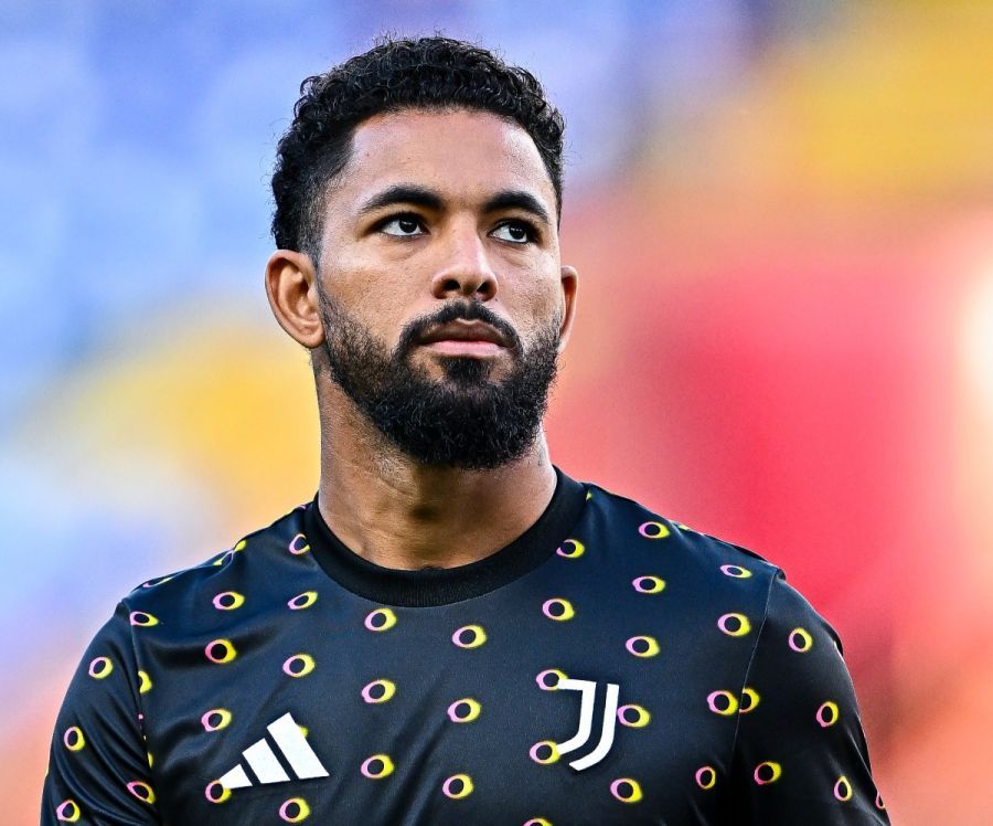 Douglas Luiz warming up for Juventus (Photo by Simone Arveda/Getty Images)