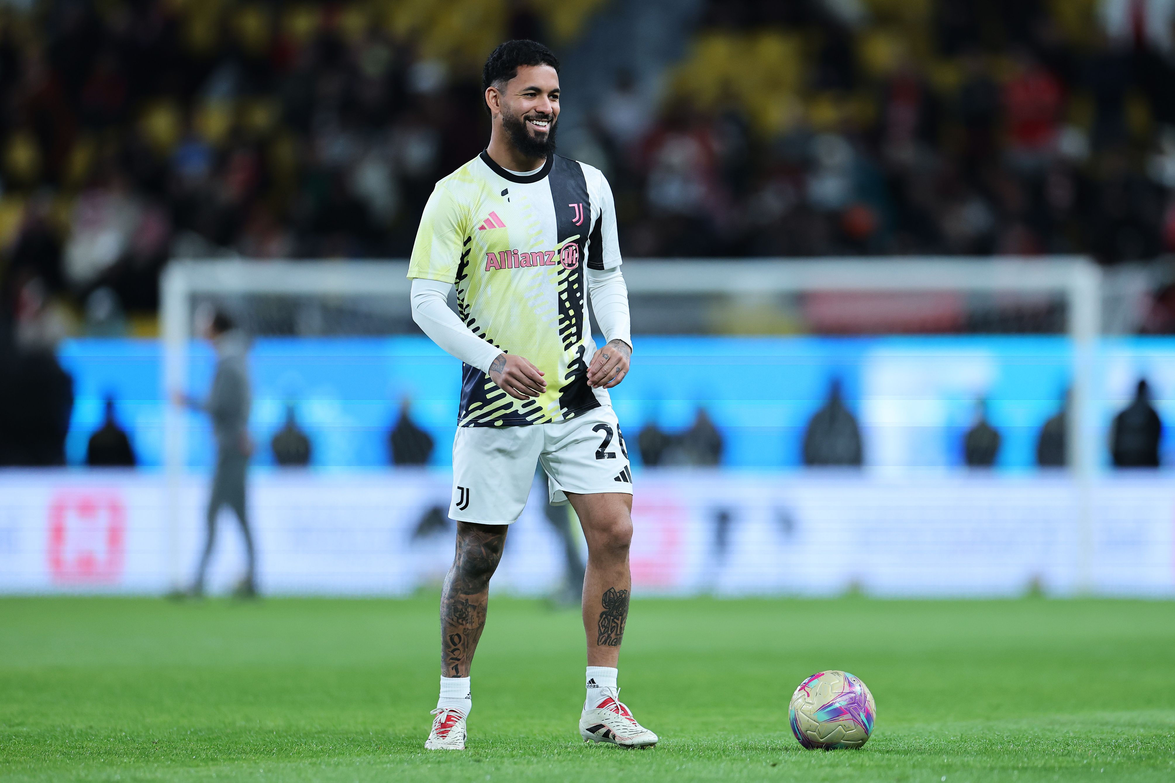 Douglas Luiz warms up for Juventus. (Photo by Abdullah Ahmed/Getty Images)