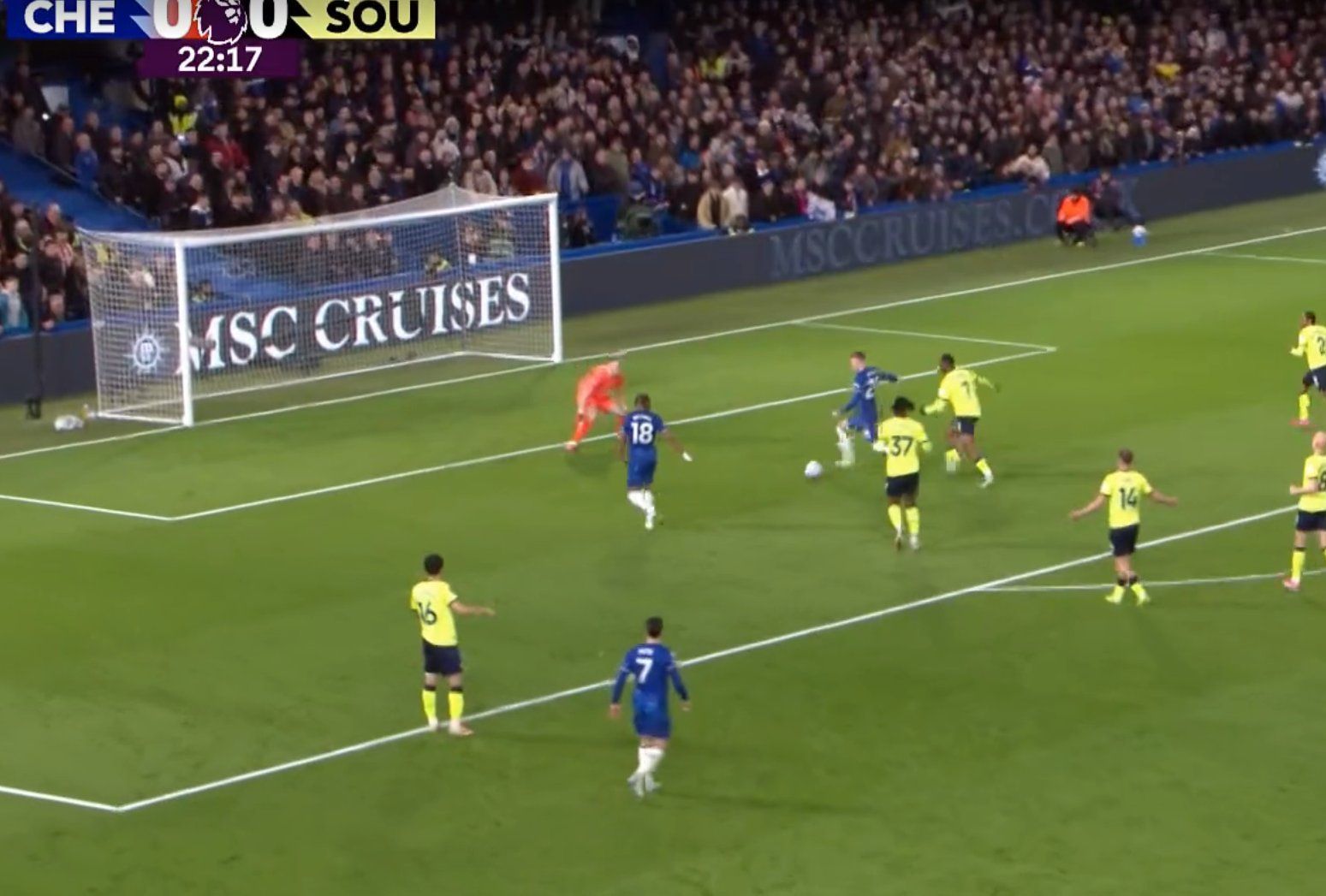 Cole Palmer misses a one on one against Southampton.