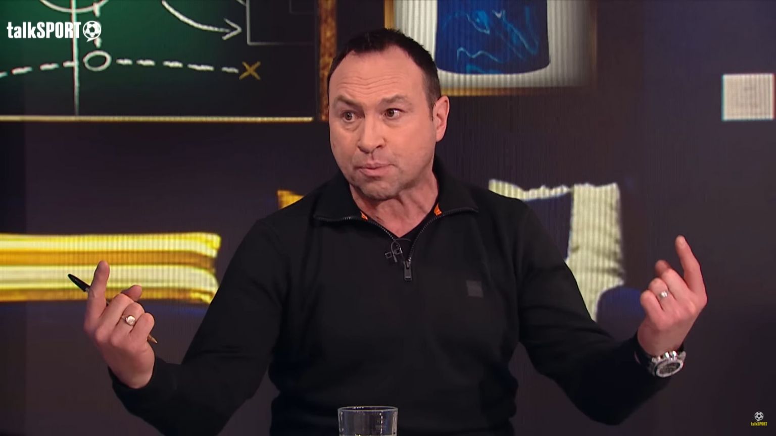 Jason-Cundy-demonstrates-