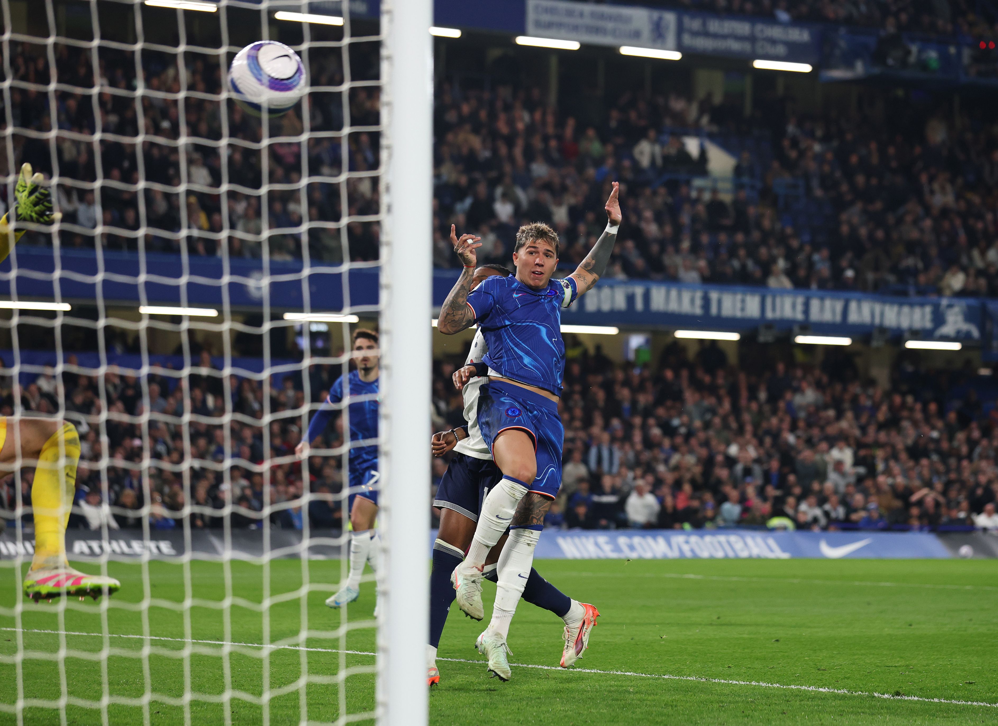 Enzo Fernadez scores against Tottenham.
