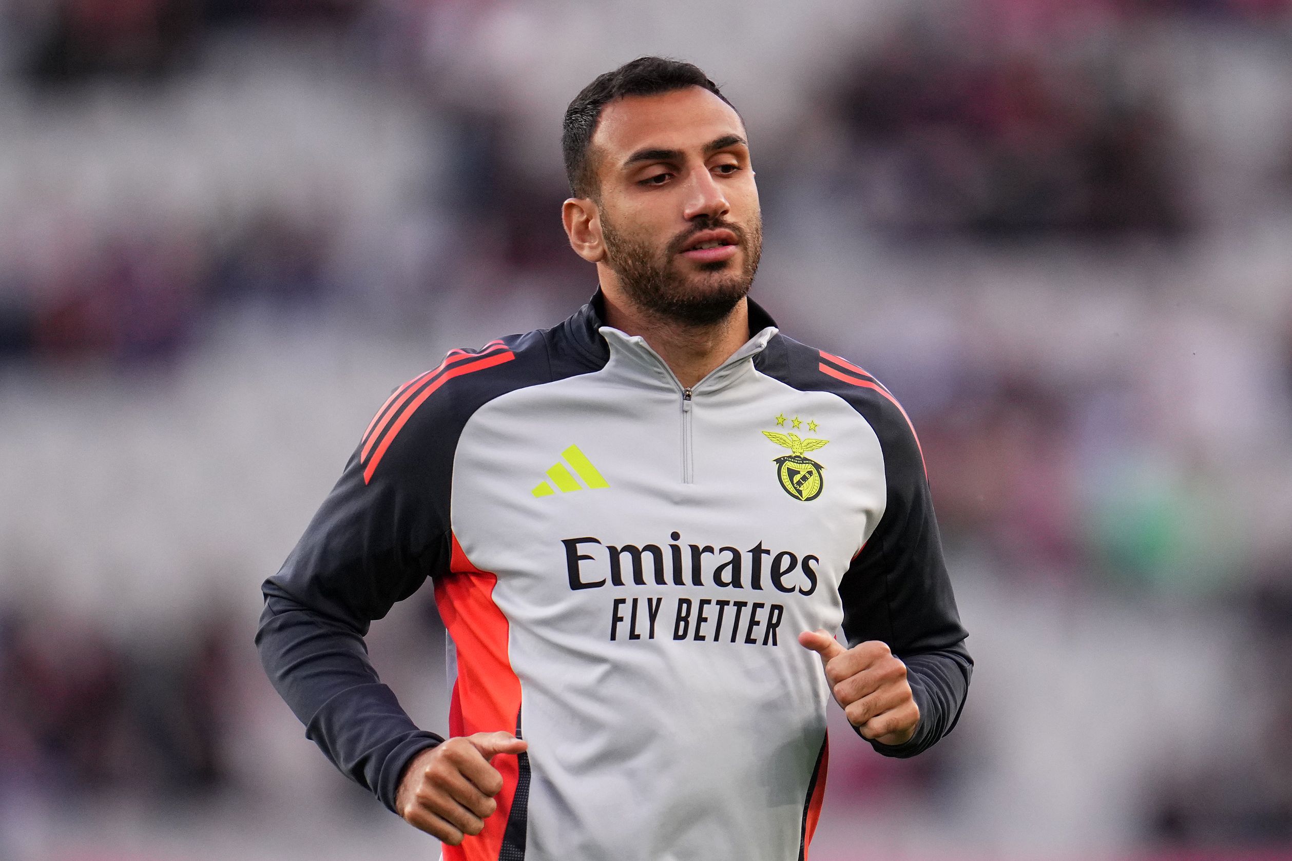 Vangelis Pavlidis warms up for Benfica.