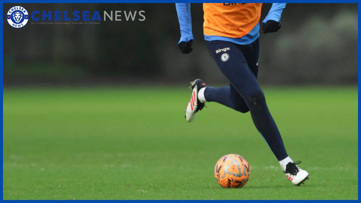 Aaron Anselmino trains at Cobham. (Photo by Darren Walsh/Chelsea FC)