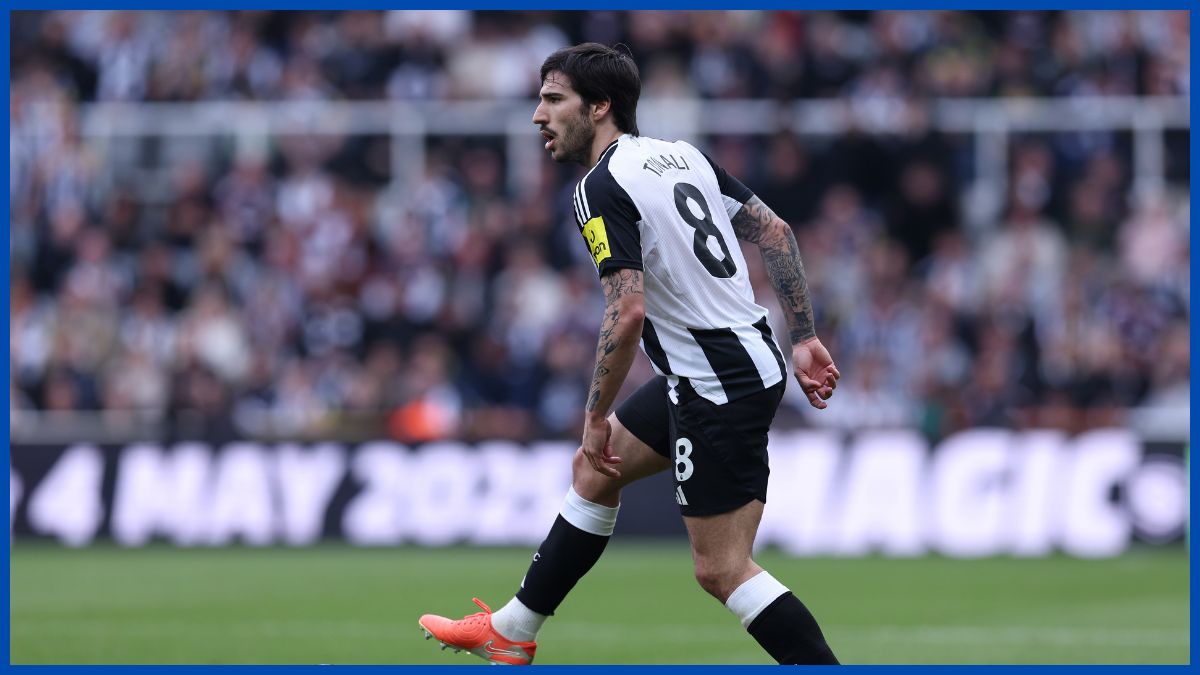 Sandro Tonali in midfield for Newcastle.