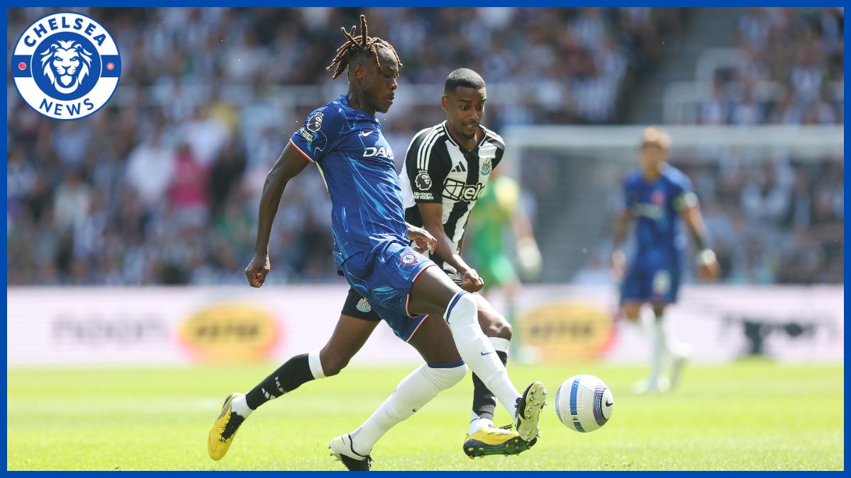 Trevoh Chalobah lays the ball off.