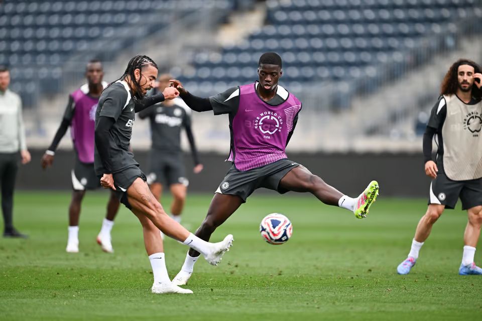 Mamadou Sarr trains with Malo Gusto.