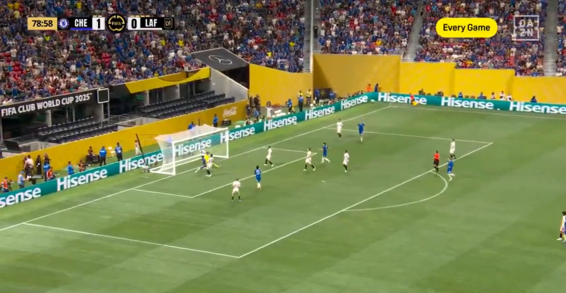 Liam Delap stands up a nice cross for Enzo Fernandez.