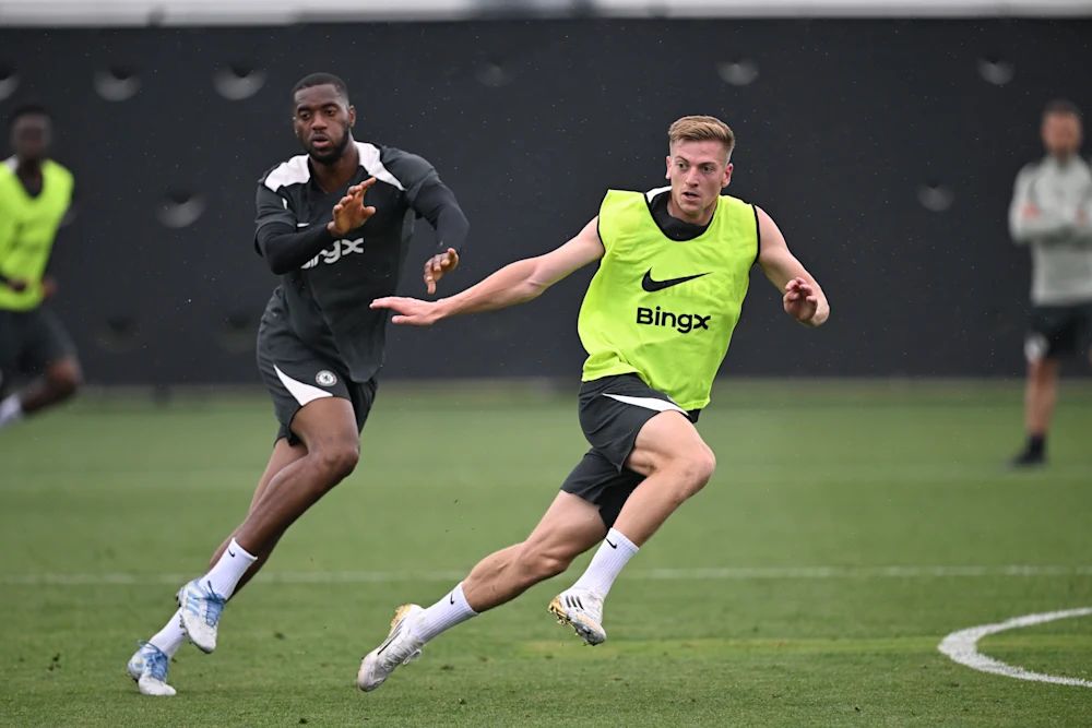 Liam Delap trains in the USA. (Photo by Darren Walsh/Chelsea FC)