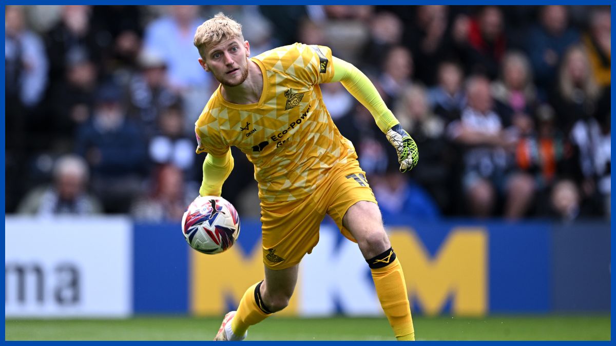 Teddy Sharman-Lowe playing for Doncaster.