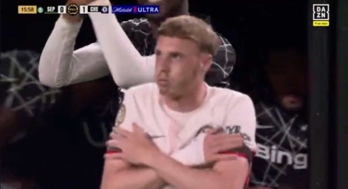 Cole Palmer does his classic celebration against Palmeiras.