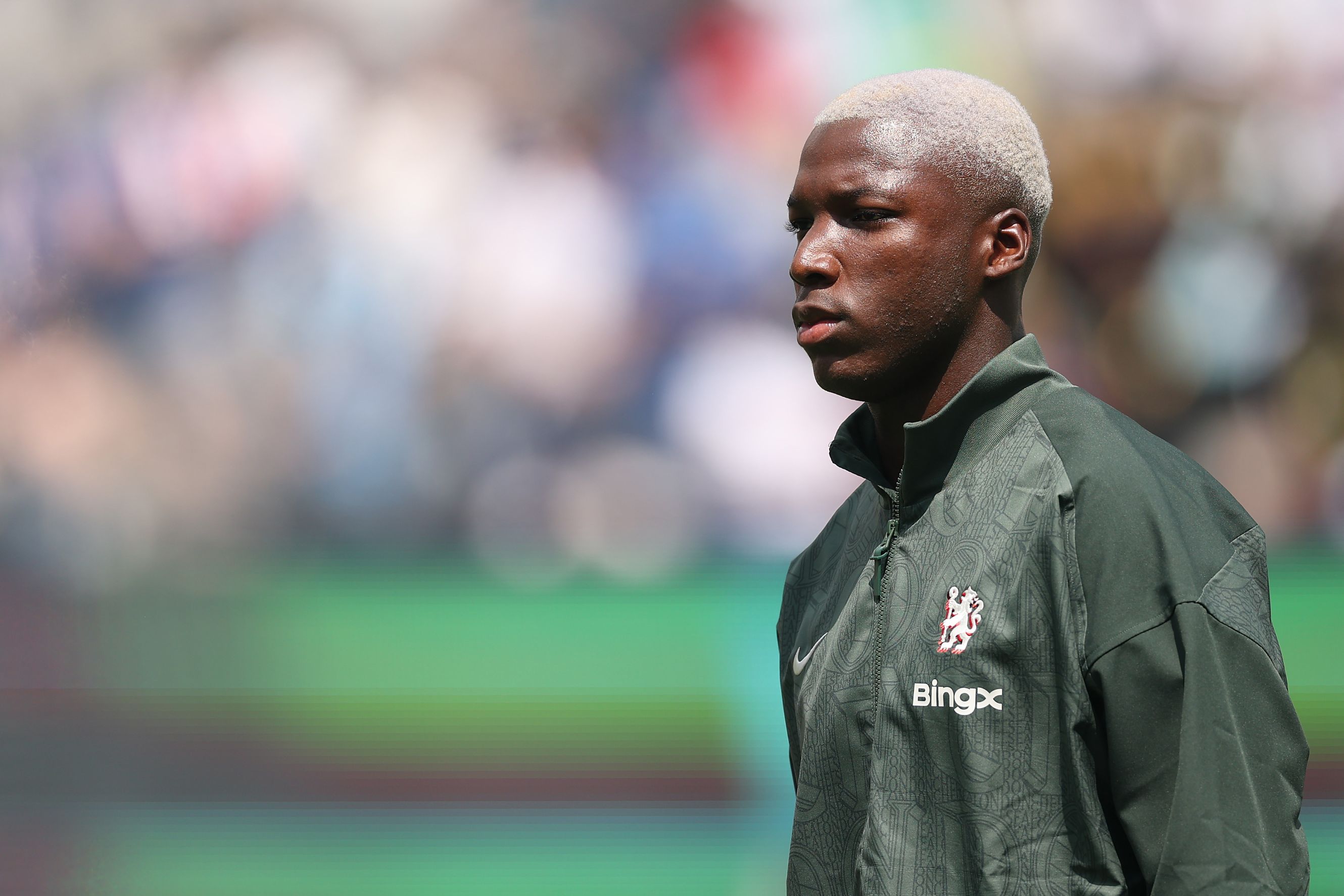Moises Caicedo gets ready for Chelsea game.