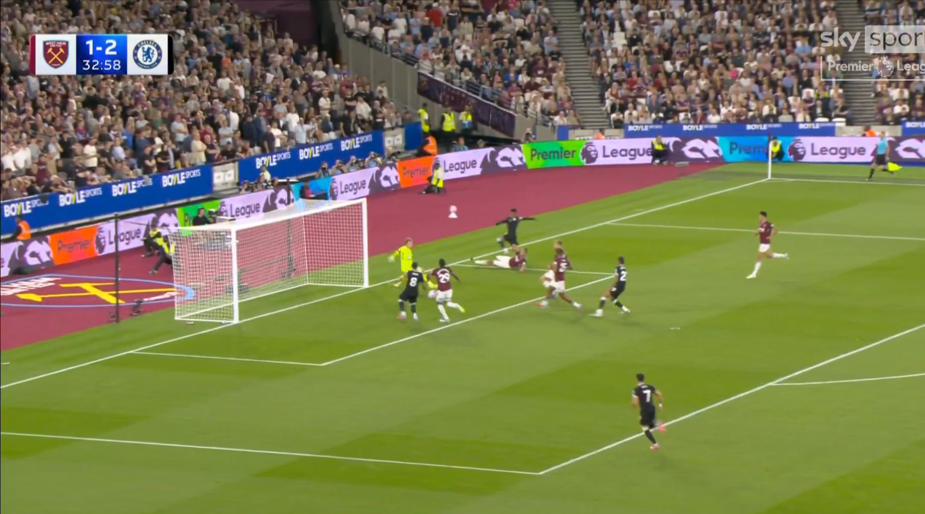 Estevao Willian bursts into the box to assist Enzo Fernandez.