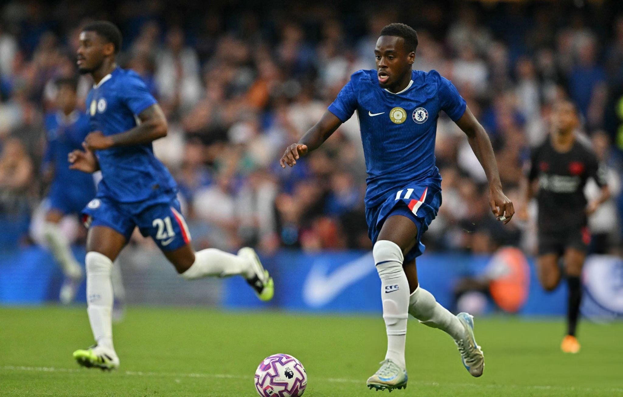 Jamie Gittens moves down the flank for Chelsea.