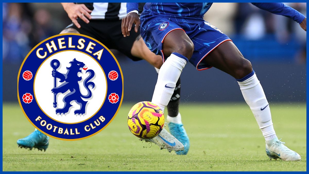 Nicolas Jackson fights for the ball.