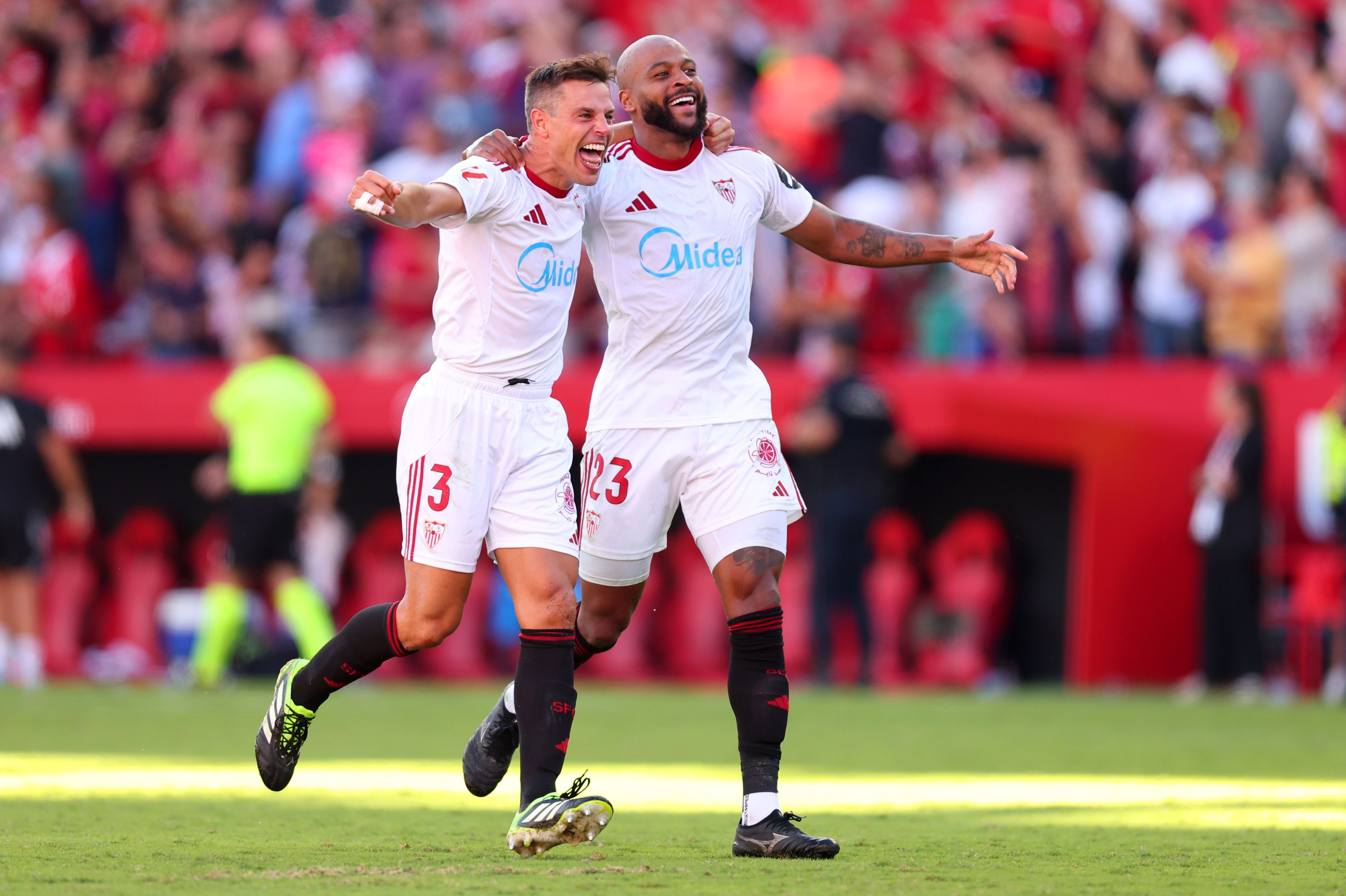 Cesar Azpilicueta in action for Seville.