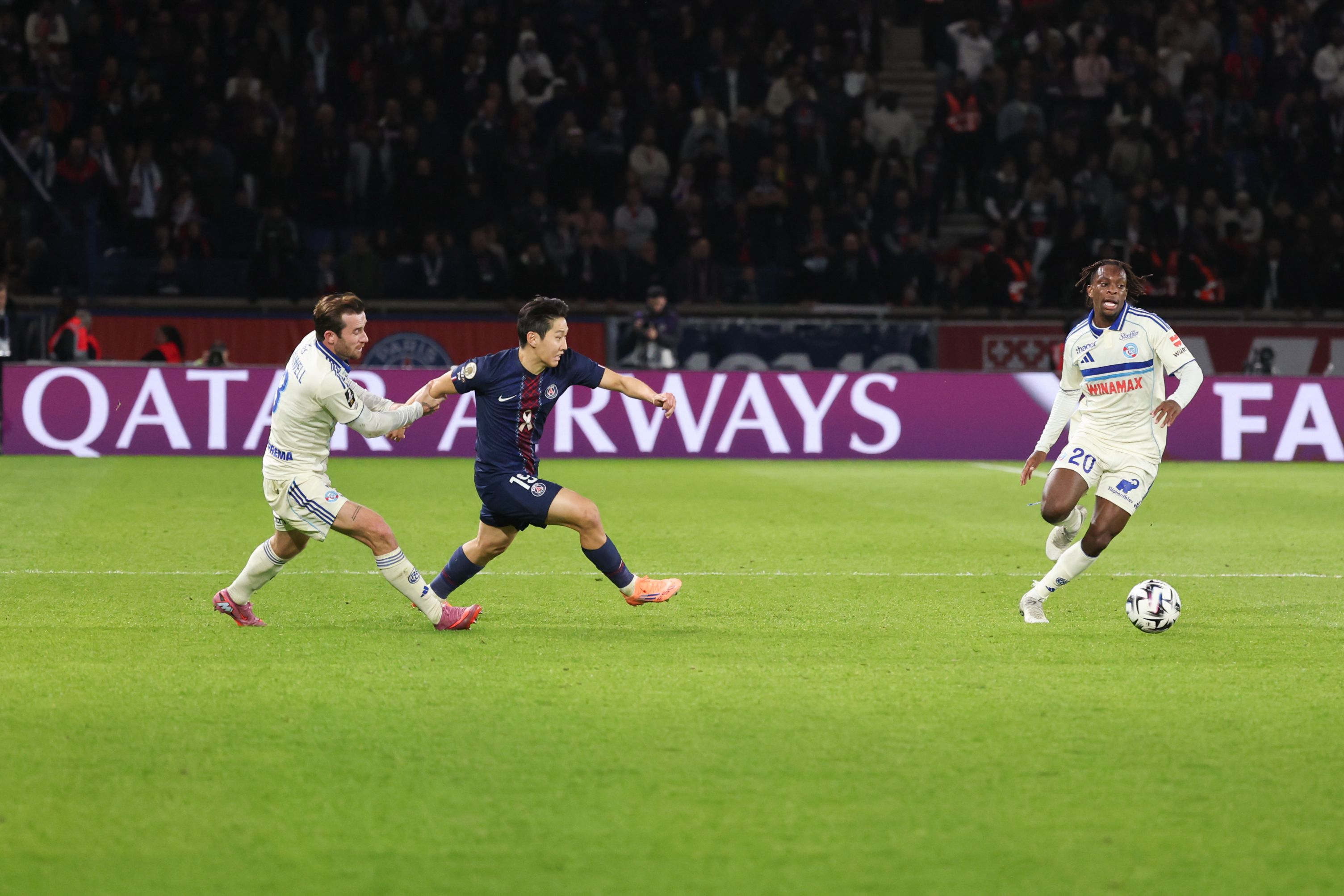 Strasbourg in action against PSG.