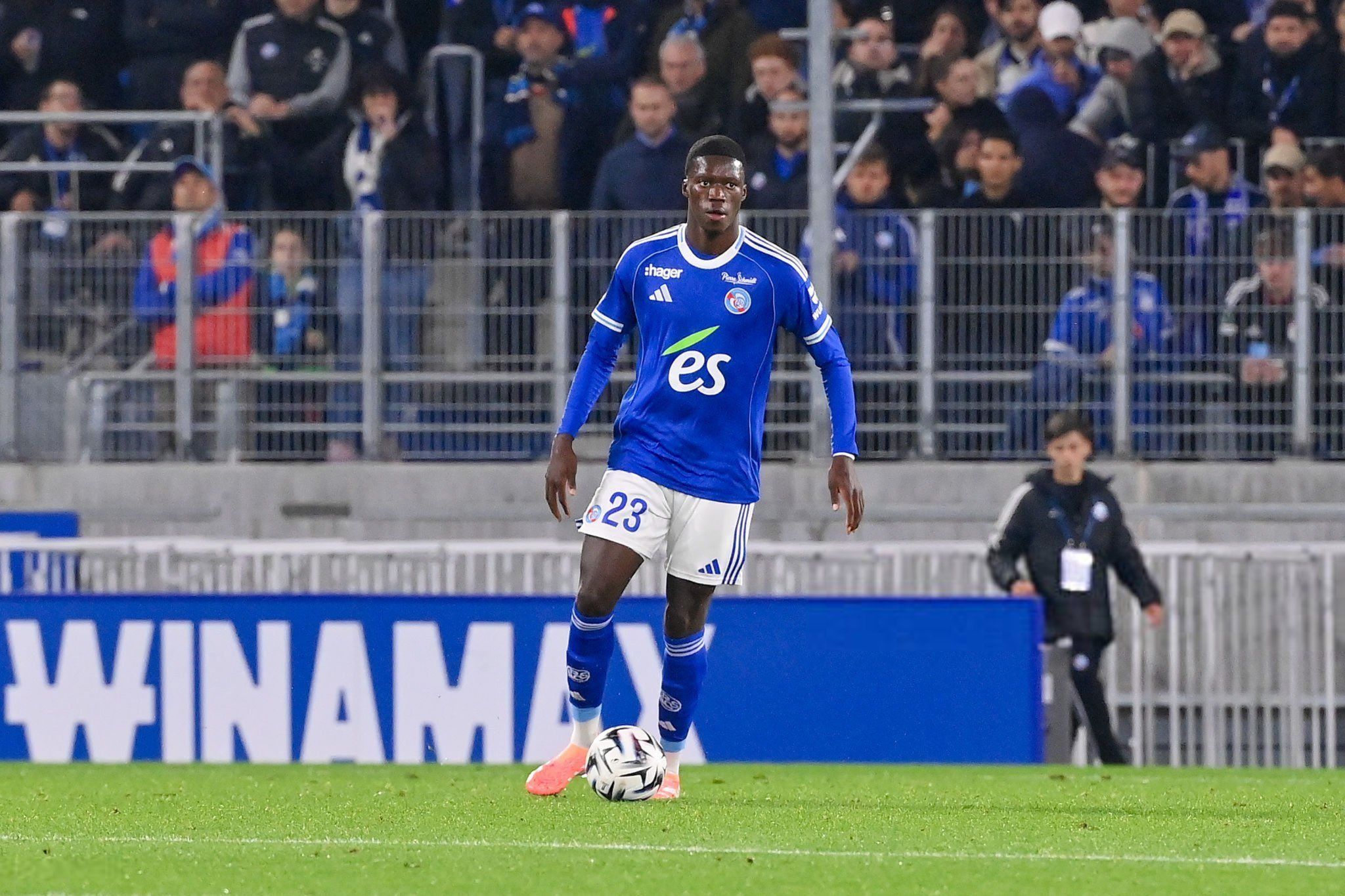 Mamadou Sarr strides through midfield.