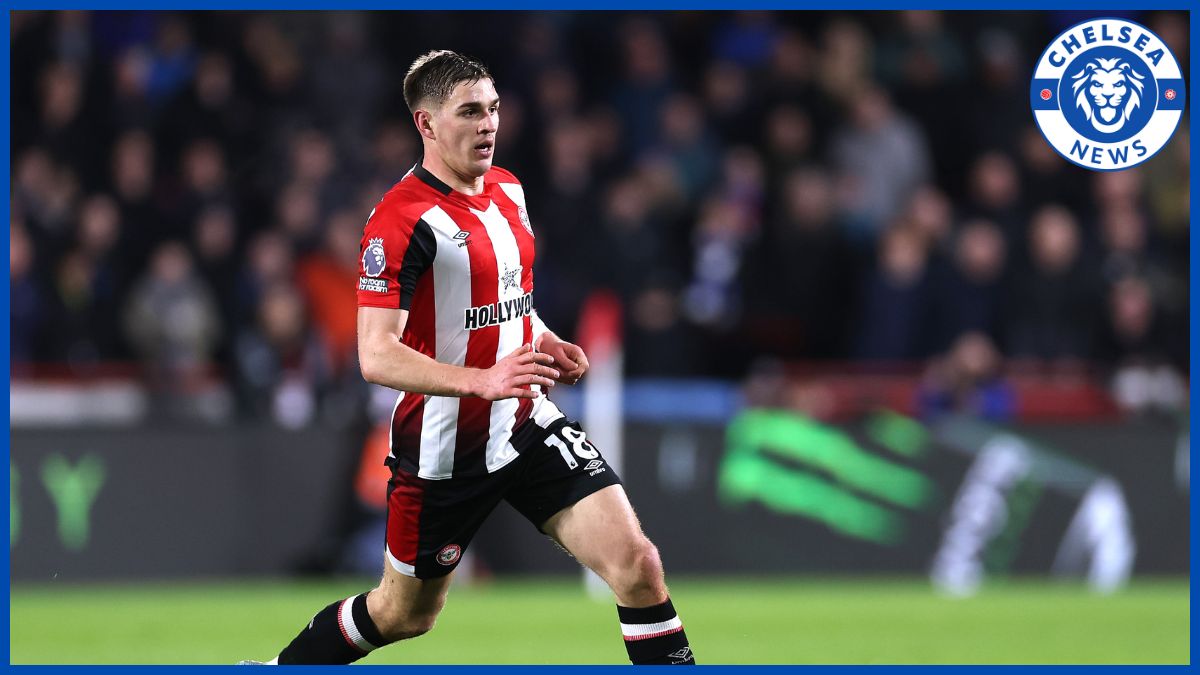 Yehor Yarmolyuk runs with the ball.