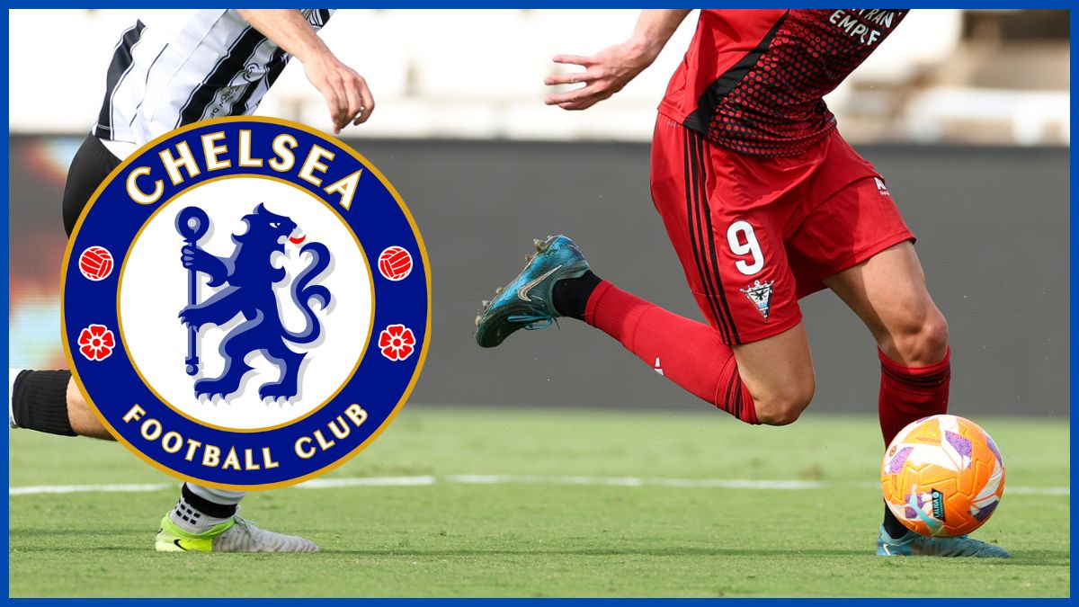 Joaquin Panichelli under pressure.