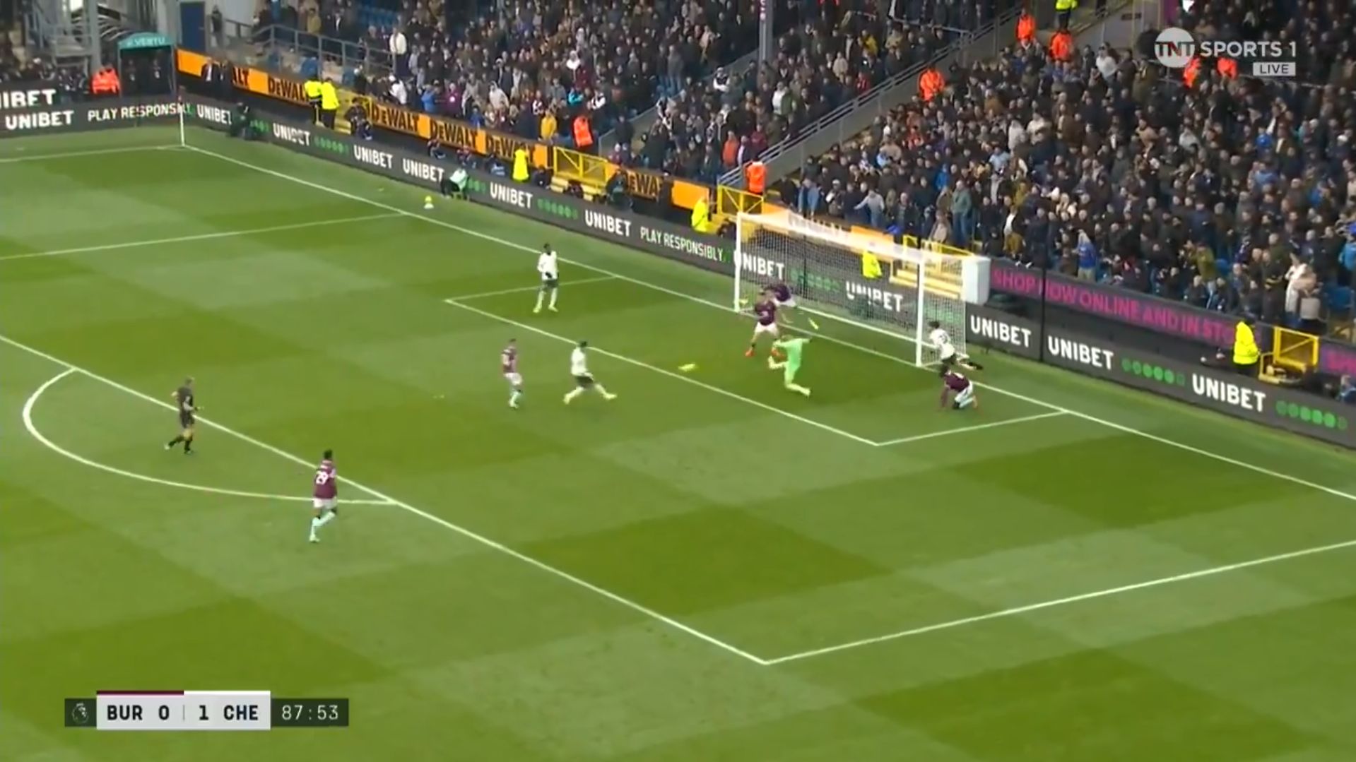 Enzo Fernandez fires in Chelsea's second goal.