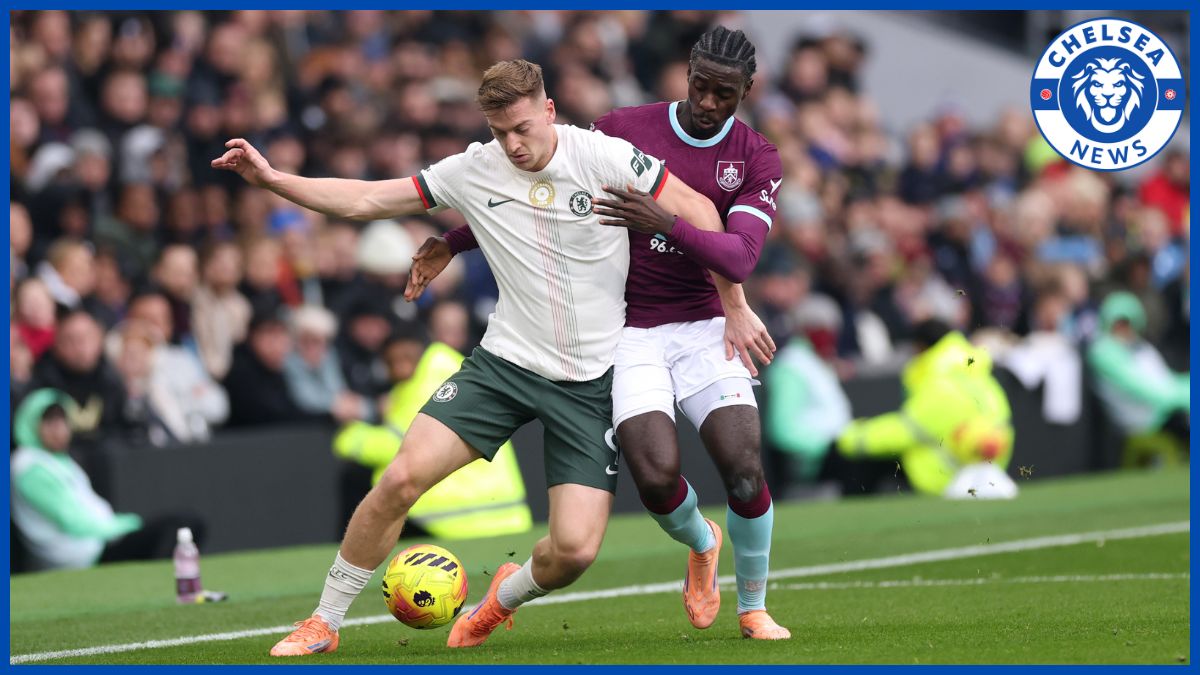 Liam Delap in a physical battle.