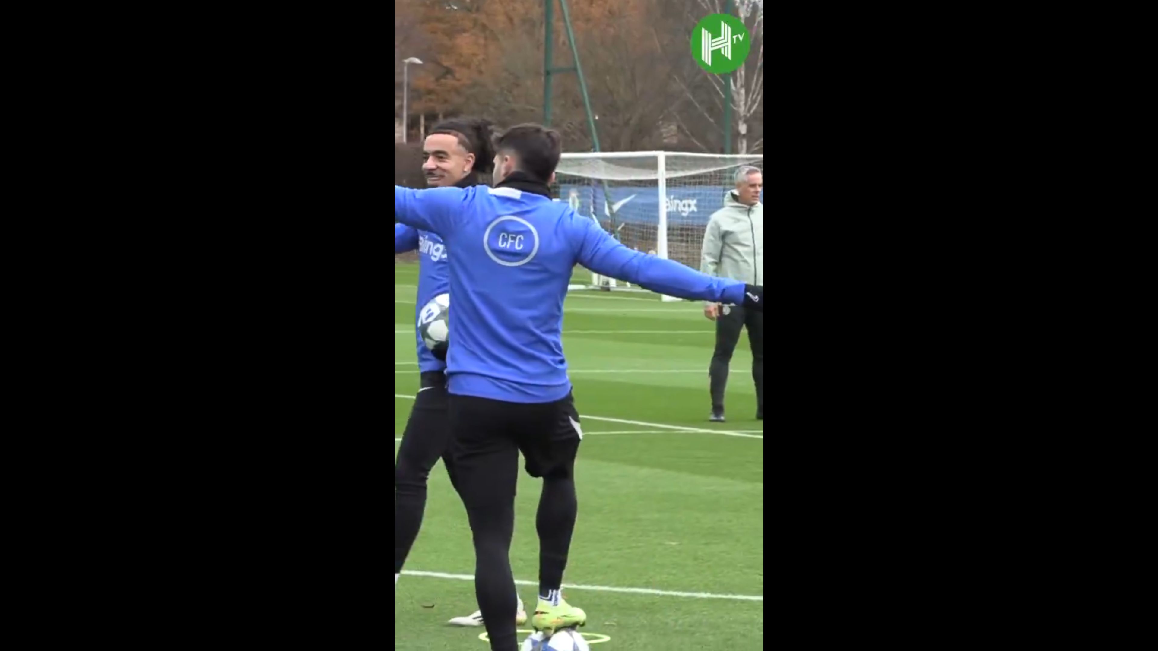 Pedro Neto and Malo Gusto messing around.