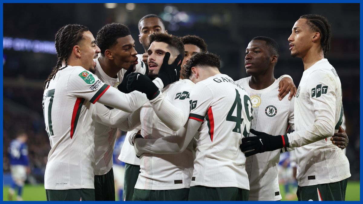 Chelsea celebrate as a generic group.