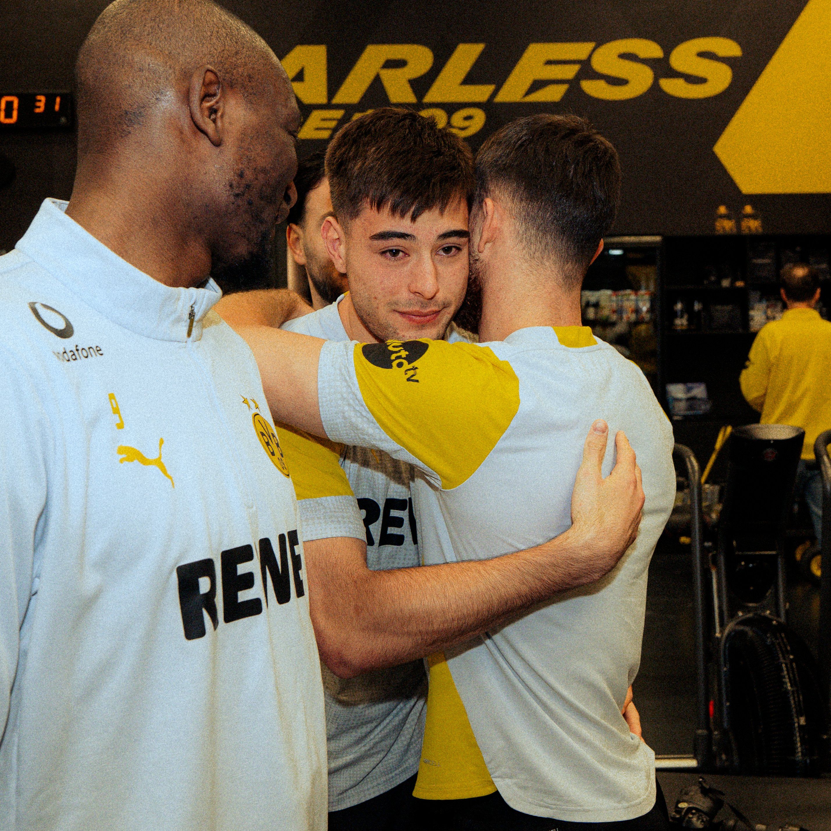 Aaron Anselmino looks sad after his recall from Dortmund.