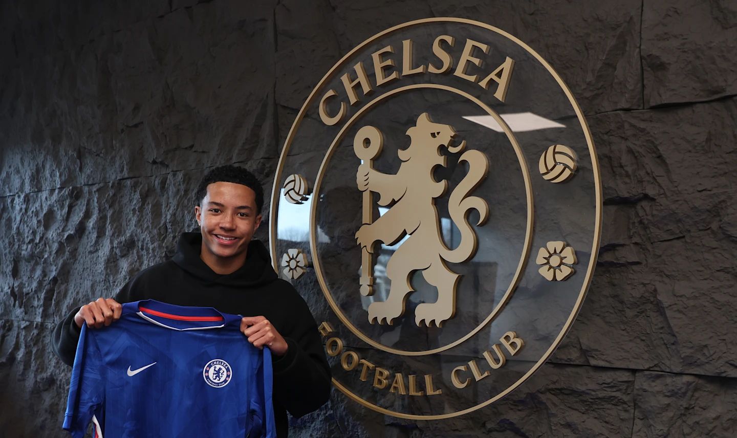 Yisa Alao signs in at Cobham.