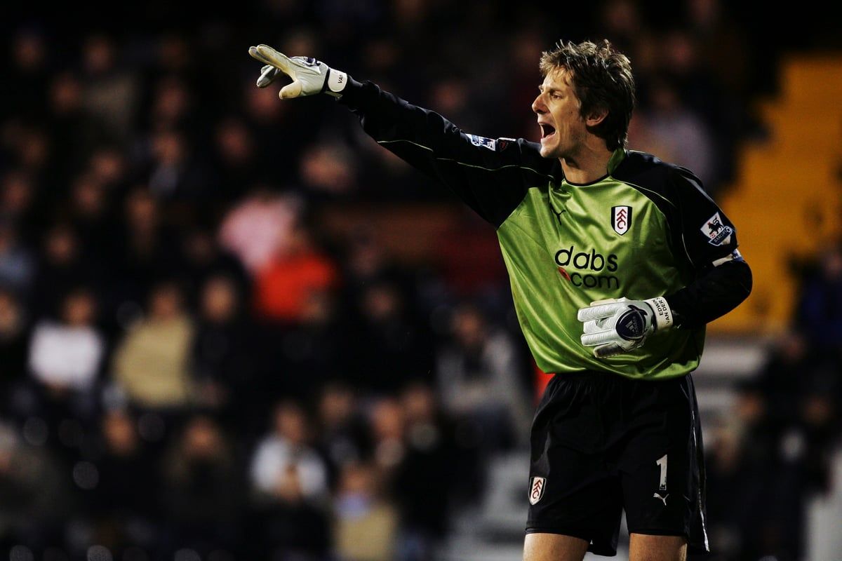Edwin van der Sar playing for Fulham.