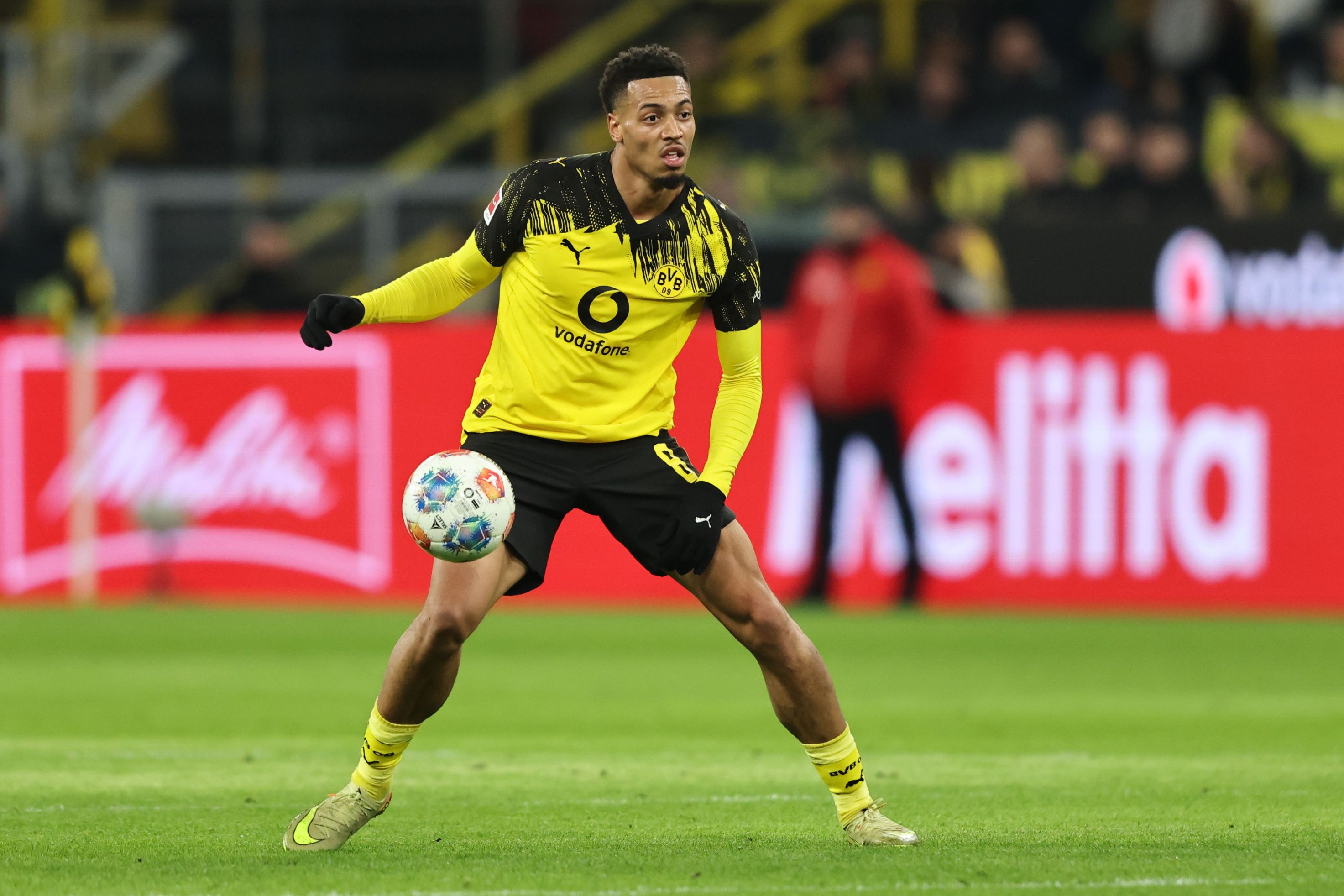 Felix Nmecha in action or Borussia Dortmund.