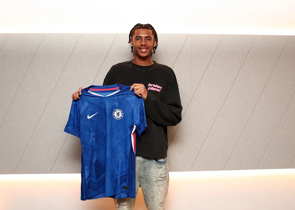 Olutayo Subuloye signs new deal at Chelsea.